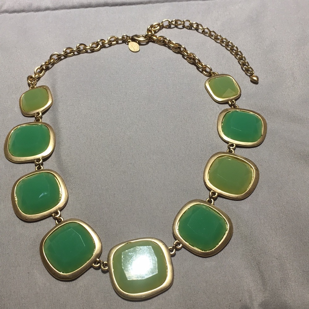 BOGO $9 🥰Beautiful green necklace